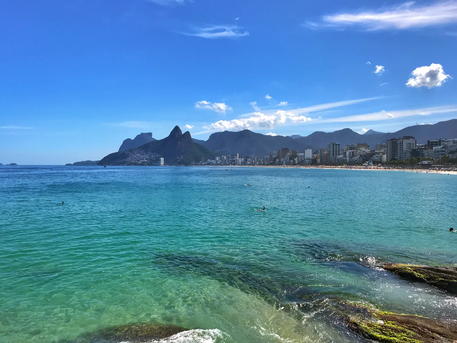 Praia de Ipanema vista do Arpoador
